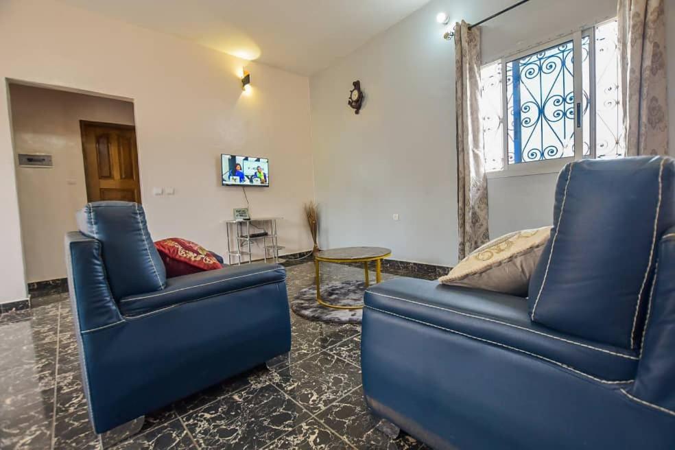 Appartements Neuf De Haut Standing Dm & Ng A Bafoussam Exterior foto