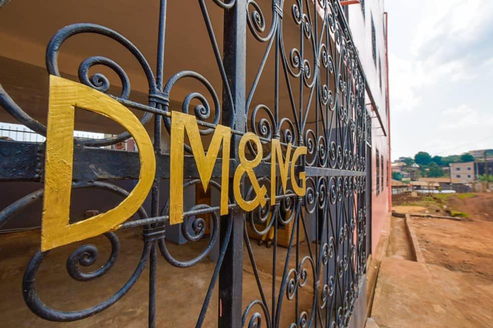 Appartements Neuf De Haut Standing Dm & Ng A Bafoussam Exterior foto