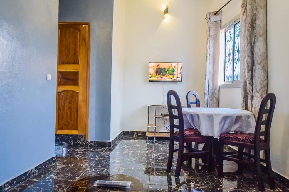 Appartements Neuf De Haut Standing Dm & Ng A Bafoussam Exterior foto