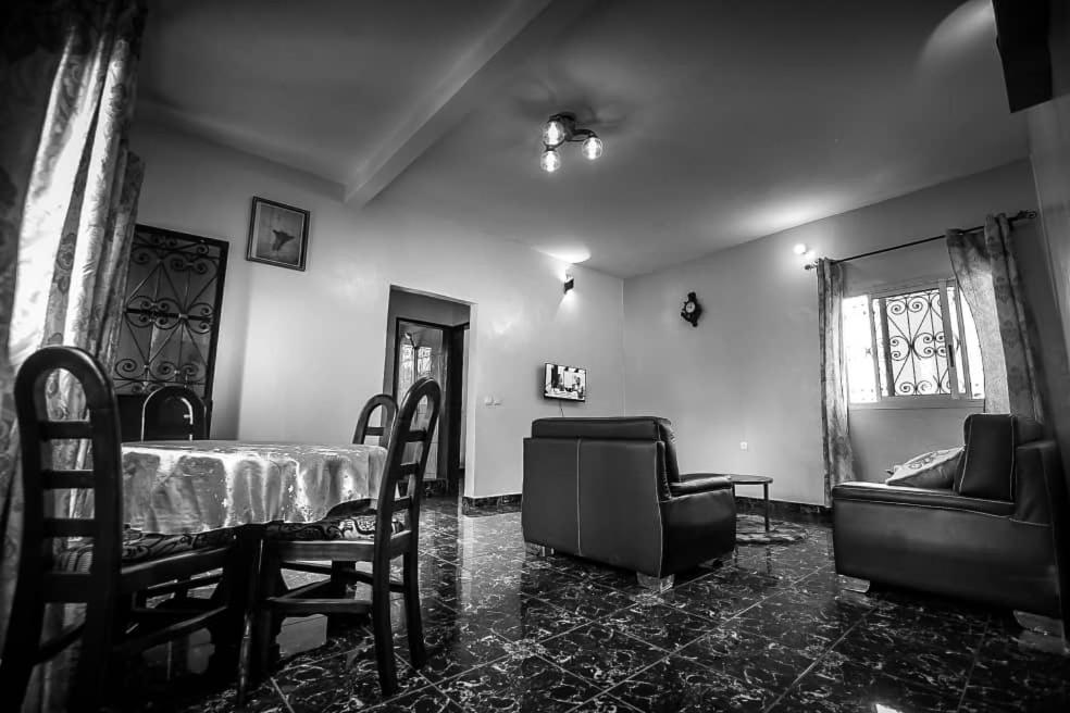 Appartements Neuf De Haut Standing Dm & Ng A Bafoussam Exterior foto