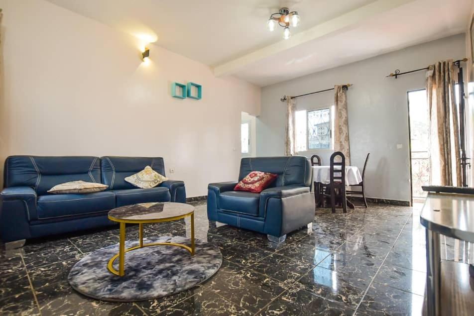 Appartements Neuf De Haut Standing Dm & Ng A Bafoussam Exterior foto